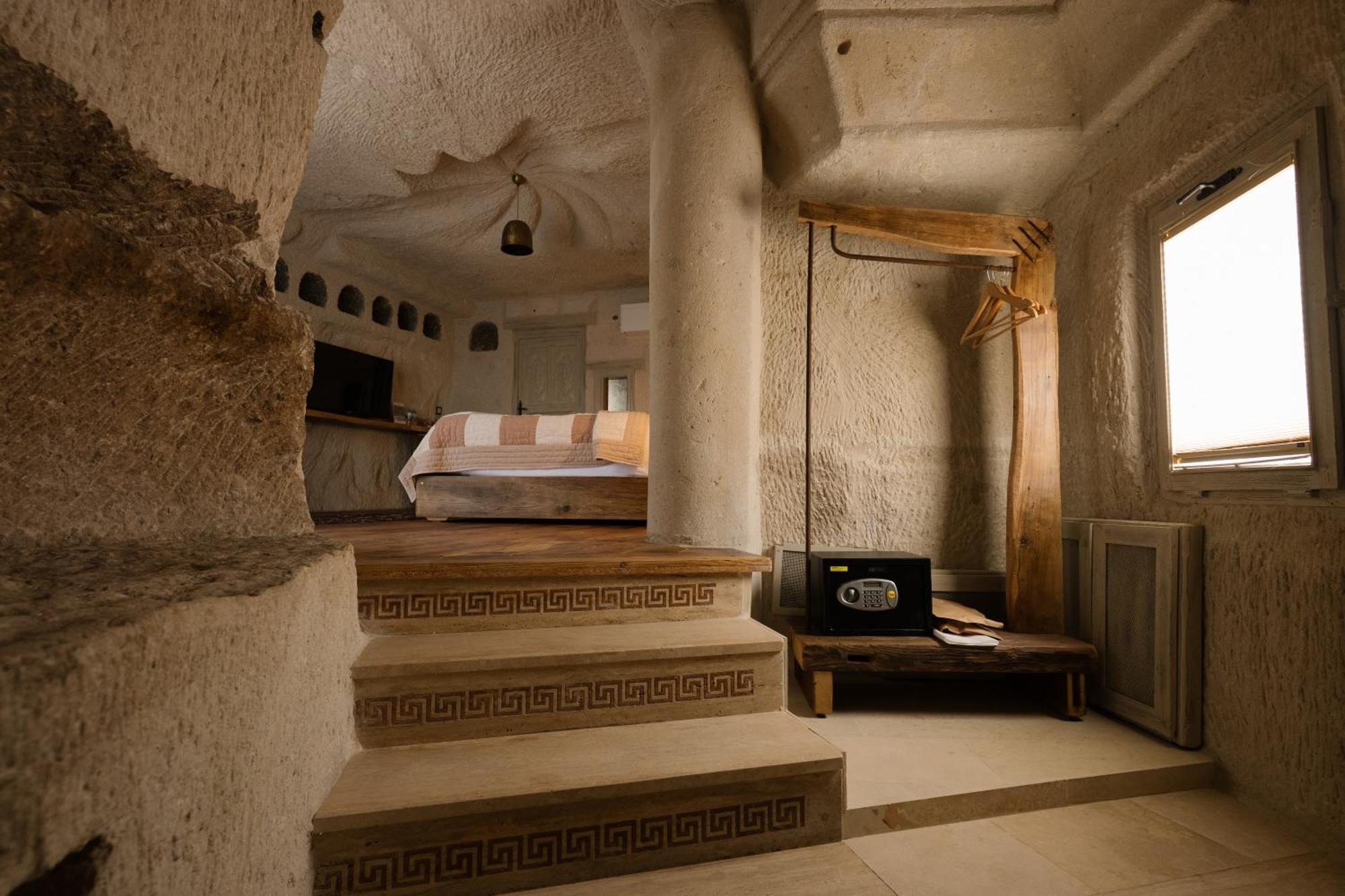Zimmer mit Queensize-Bett und Balkon